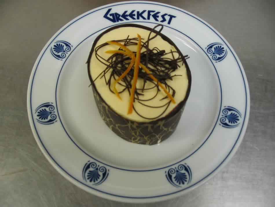 Whiskey mousse with fresh orangeslices and white sponge surrounded by dark chocolate